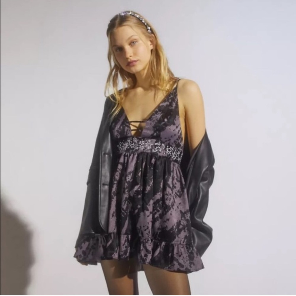 Urban Outfitters Naomi Strappy Mini Dress in Black Motif Size Medium